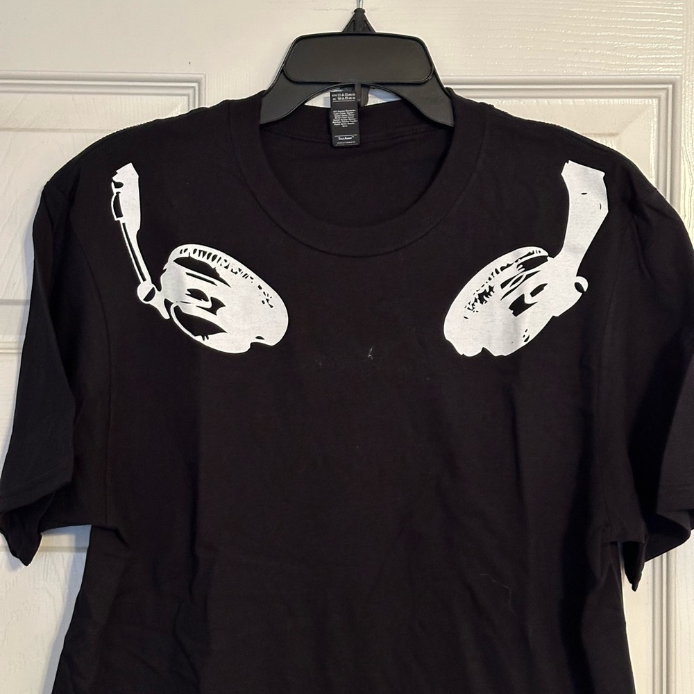Men’s Black Headphones Graphic T-Shirt Anvil Size Medium Brand New Great Shirt